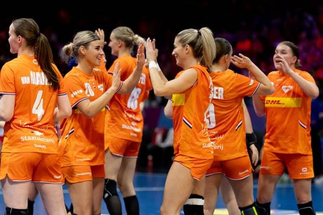 ROTTERDAM - The Dutch women s handball team celebrates victory during the Poland-Netherlands group match in the main round of the World Handball Championship in Ahoy Rotterdam. xVIxANPxSportx xxANPxIVx 544100727 originalFilename: 544100727.jpg