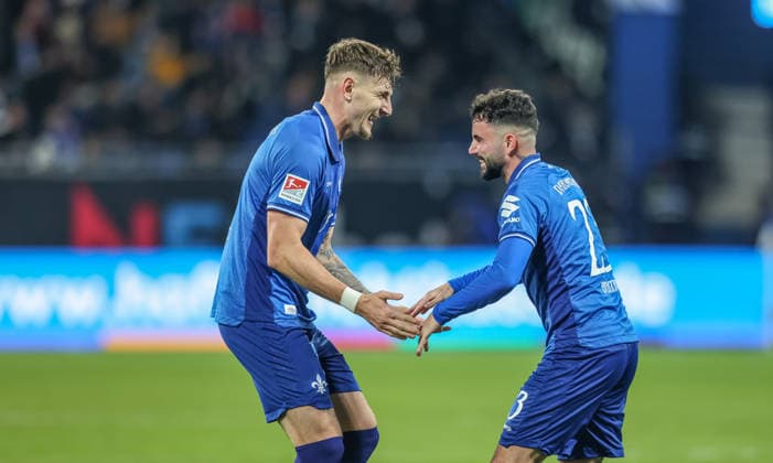 GER, Darmstadt, SV Darmstadt 98 vs Karlsruher SC, 2 Bundesliga, Football, DFB, Season 2025 2026, Merck Stadion am Böllenfalltor, 15 Matchday in picture Matej Maglica SV Darmstadt 98 5 scores the goal for 3 2, cheers, joy, emotions with Marco Richter SV Darmstadt 98 23 DFB DFL REGULATIONS PROHIBIT ANY USE OF PHOTOGRAPHS AS IMAGE SEQUENCES AND OR QUASI VIDEO, 06 12 2025 Copyright: HMBxMedia HendrikxHamelau