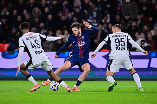 FOOTBALL : PSG vs Rennes - Ligue 1 - 06 12 2025 Abdelhamid Ait Boudlal ( 48 - Rennes ) ,Khvicha Kvaratskhelia ( 7 - PSG ) and Przemyslaw Frankowski ( 95 - Rennes ) during the Ligue 1 match between Paris Saint Germain and Stade Rennais at Parc Des Princes on December 06 , 2025 in Paris, France. ( Photo by Federico Pestellini PsnewZ ) ParisFrance  Copyright: xFedericoxPestellinix