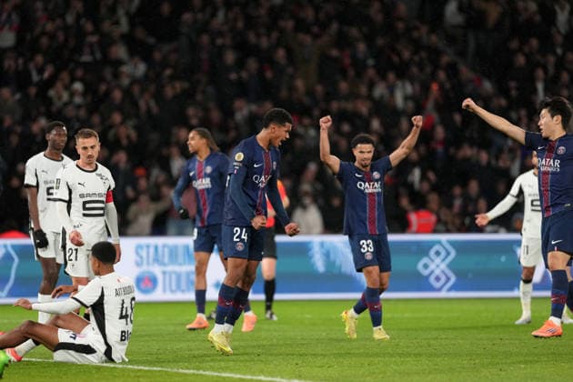 Paris Saint-Germain v Stade Rennais FC - Ligue 1 McDonald s 2025 2026 24 Senny MAYULU (psg) during the Ligue 1 McDonald s match between Paris and Rennes at Parc des Princes on December 6, 2025 in Paris, France. Paris France  Copyright: xFEPx 776348227