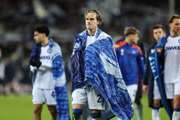 06 12 2025, Soccer 2 Bundesliga, SV Darmstadt 98 Karlsruher SC, emonline, emspor, despor, v l , David Herold Karlsruher SC enttaeuscht, enttaeuscht Blickend, dissapointed, traurig, frustiert, frust, gefrustet, frustrated DFL DFB REGULATIONS PROHIBIT ANY USE OF PHOTOGRAPHS AS IMAGE SEQUENCES AND OR QUASI VIDEO xdcx Copyright: HMBxMedia Claus
