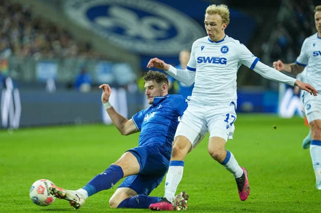 Soccer 2 Bundesliga, Matchday 15, SV Darmstadt 98 Karlsruher SC on 06 12 2025 in Darmstadt Merck Stadion am Böllenfalltor , Germany, Season 2025 2026 DFB DFL REGULATIONS PROHIBIT ANY USE OF PHOTOGRAPHS as IMAGE SEQUENCES and or QUASI VIDEO Leon Opitz 17, KSC in duel with Matej Maglica 5, SVD Darmstadt Merck Stadion am Böllenfalltor Germany Copyright: xChristophxKinzingerx