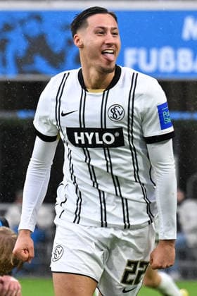 Paderborn, Home Deluxe Arena, 06 12 25, GER, Herren, 2 Bundesliga, Saison 2025 2026, SC Paderborn 07 SV Elversberg Bild Younes EBNOUTALIB Elversberg cheers after his VAR disallowed goal for 1 2 DFL regulations prohibit any use of photographs as image sequences and or quasi video NRW Germany