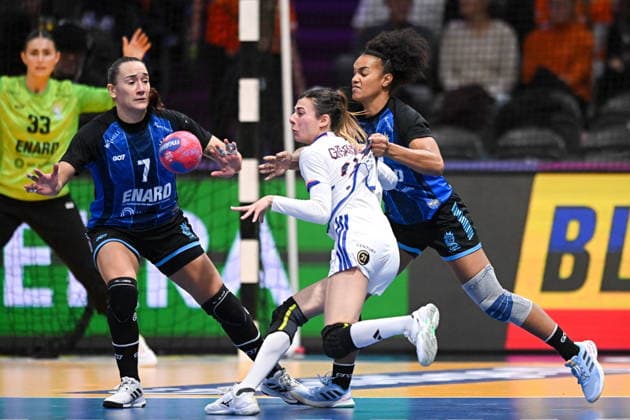 2025.12.06 Rotterdam pilka reczna kobiet Mistrzostwa Swiata Argentyna - Francja N z Lucie Granier Foto Lukasz Laskowski PressFocus 2025.12.06 Rotterdam IHF WomenÕs Handball World Championship, WM, Weltmeisterschaft Argentina v France Lucie Granier Credit: Lukasz Laskowski PressFocus NEWSPIX.PL --- newspix.pl 