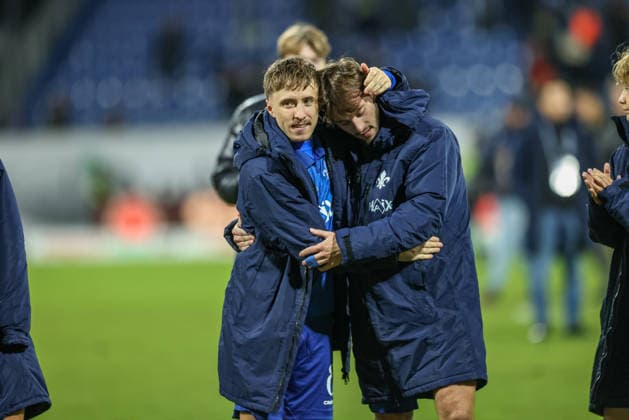 GER, Darmstadt, SV Darmstadt 98 vs Karlsruher SC, 2 Bundesliga, Football, DFB, Season 2025 2026, Merck Stadion am Böllenfalltor, 15 Matchday in picture Joy, jubilation and emotions at Darmstadt 98 after the victory after 3 2 goals against Karlsruhe, Luca Marseiler SV Darmstadt 98 8 , Killian Corredor SV Darmstadt 98 34 DFB DFL REGULATIONS PROHIBIT ANY USE OF PHOTOGRAPHS AS IMAGE SEQUENCES AND OR QUASI VIDEO, 06 12 2025 Copyright: HMBxMedia HendrikxHamelau