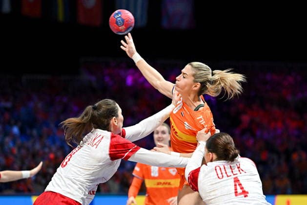 2025.12.06 Rotterdam pilka reczna kobiet Mistrzostwa Swiata Polska - Holandia N z Estevana Polman Monika Kobylinska Foto Lukasz Laskowski PressFocus 2025.12.06 Rotterdam IHF WomenÕs Handball World Championship, WM, Weltmeisterschaft Poland vs Netherlands Estevana Polman Monika Kobylinska Credit: Lukasz Laskowski PressFocus NEWSPIX.PL --- newspix.pl 