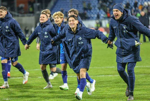 GER, Darmstadt, SV Darmstadt 98 vs Karlsruher SC, 2 Bundesliga, Football, DFB, Season 2025 2026, Merck Stadion am Böllenfalltor, 15 Matchday in picture Joy, jubilation and emotions at Darmstadt 98 after the victory after 3 2 goals against Karlsruhe DFB DFL REGULATIONS PROHIBIT ANY USE OF PHOTOGRAPHS AS IMAGE SEQUENCES AND OR QUASI VIDEO, 06 12 2025 Copyright: HMBxMedia HendrikxHamelau