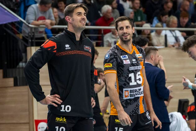 1 Volleyball Bundesliga Season 2025 2026 Cerebricks Volley Goats Mitteldeutschland vs Berlin Recycling Volleys Halle, Germany 06 December 2025 In the picture from left Daniel Malescha Berlin and Moritz Reichert Berlin Halle Saale swh Arena Sachsen Anhalt Germany