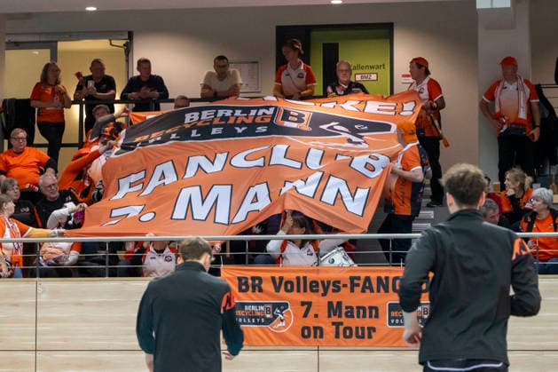 1 Volleyball Bundesliga Season 2025 2026 Cerebricks Volley Goats Mitteldeutschland vs Berlin Recycling Volleys Halle, Germany 06 December 2025 In the picture Fanblock Berlin Halle Saale swh Arena Sachsen Anhalt Germany
