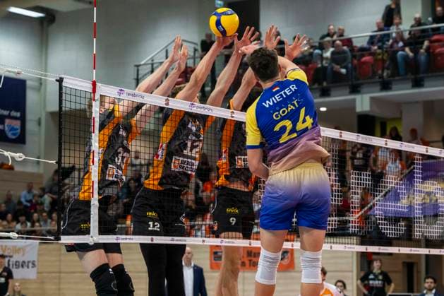 1 Volleyball Bundesliga Season 2025 2026 Cerebricks Volley Goats Mitteldeutschland vs Berlin Recycling Volleys Halle, Germany 06 December 2025 In the picture from left Fedor Ivanov Berlin , Florian Krage Brewitz Berlin and Clay Wieter Bitterfeld Halle Saale swh Arena Sachsen Anhalt Germany