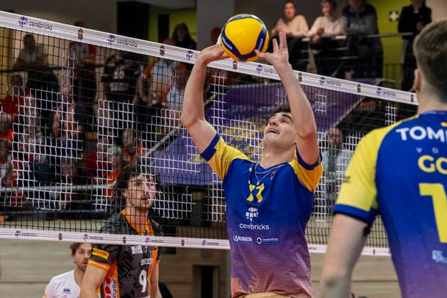 1 Volleyball Bundesliga Season 2025 2026 Cerebricks Volley Goats Mitteldeutschland vs Berlin Recycling Volleys Halle, Germany 06 December 2025 In the picture Nick Breitenbach Bitterfeld Halle Saale swh Arena Sachsen Anhalt Germany