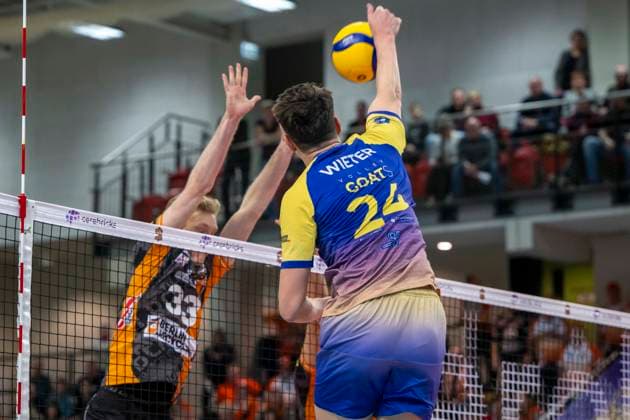 1 Volleyball Bundesliga Season 2025 2026 Cerebricks Volley Goats Mitteldeutschland vs Berlin Recycling Volleys Halle, Germany 06 December 2025 In the picture from left Fedor Ivanov Berlin and Clay Wieter Bitterfeld Halle Saale swh Arena Sachsen Anhalt Germany