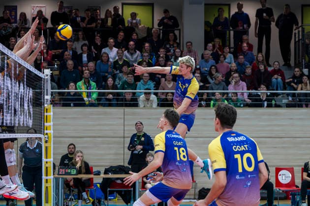 1 Volleyball Bundesliga Season 2025 2026 Cerebricks Volley Goats Mitteldeutschland vs Berlin Recycling Volleys Halle, Germany 06 December 2025 In the picture from left Dax Tompkins Bitterfeld , Samuel Schellenberg Bitterfeld and Erik Brand Bitterfeld Halle Saale swh Arena Sachsen Anhalt Germany
