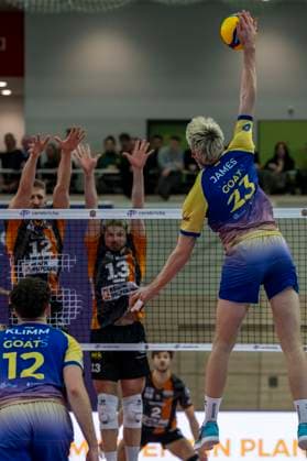 1 Volleyball Bundesliga Season 2025 2026 Cerebricks Volley Goats Mitteldeutschland vs Berlin Recycling Volleys Halle, Germany 06 December 2025 In the picture from left Paul Klimm Bitterfeld , Florian Krage Brewitz Berlin , Ruben Schott Berlin and Samuel Schellenberg Bitterfeld Halle Saale swh Arena Sachsen Anhalt Germany