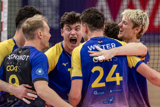 1 Volleyball Bundesliga Season 2025 2026 Cerebricks Volley Goats Mitteldeutschland vs Berlin Recycling Volleys Halle, Germany 06 December 2025 In the picture from left Lukas Pockrandt Bitterfeld , Nick Breitenbach Bitterfeld , Erik Brand Bitterfeld , Clay Wieter Bitterfeld and Samuel Schellenberg Bitterfeld Cheers, joy, emotion, Halle Saale swh Arena Sachsen Anhalt Germany