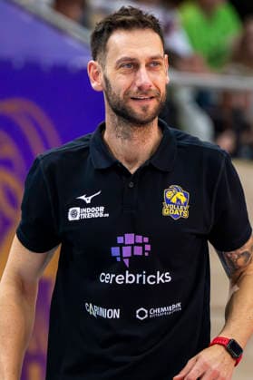 1 Volleyball Bundesliga season 2025 2026 Cerebricks Volley Goats Mitteldeutschland vs Berlin Recycling Volleys Halle, Germany 06 December 2025 In the picture coach Christian Imhoff Bitterfeld laughing, smiling, in a good mood, grinning, grinning, Halle Saale swh Arena Sachsen Anhalt Germany