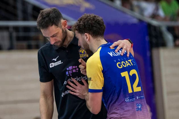 1 Volleyball Bundesliga Season 2025 2026 Cerebricks Volley Goats Mitteldeutschland vs Berlin Recycling Volleys Halle, Germany 06 December 2025 In the picture from left coach Christian Imhoff Bitterfeld and Paul Klimm Bitterfeld Halle Saale swh Arena Sachsen Anhalt Germany