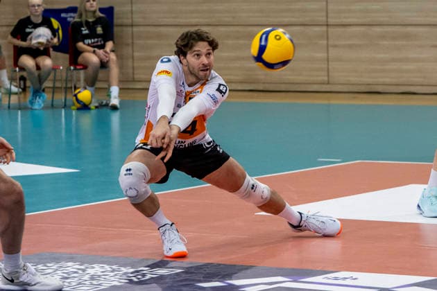 1 Volleyball Bundesliga Season 2025 2026 Cerebricks Volley Goats Mitteldeutschland vs Berlin Recycling Volleys Halle, Germany 06 December 2025 In the picture Kyle Dagostino Berlin Halle Saale swh Arena Sachsen Anhalt Germany