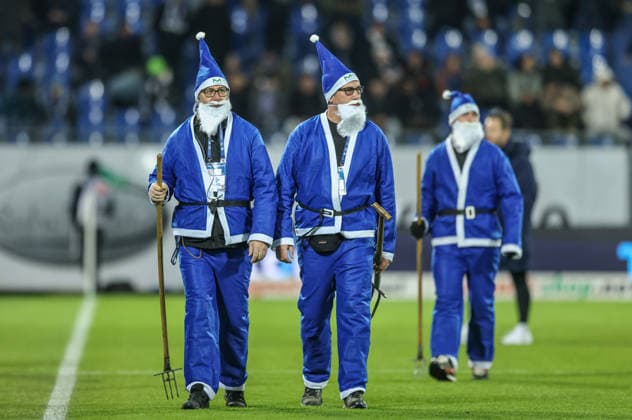 GER, Darmstadt, SV Darmstadt 98 vs Karlsruher SC, 2 Bundesliga, Football, DFB, Season 2025 2026, Merck Stadion am Böllenfalltor, 15 Matchday in picture Greenkeeper of SV Darmstadt 98 in Santa Claus outfit, Christmas at SVD, Merck DFB DFL REGULATIONS PROHIBIT ANY USE OF PHOTOGRAPHS AS IMAGE SEQUENCES AND OR QUASI VIDEO, 06 12 2025 Copyright: HMBxMedia HendrikxHamelau