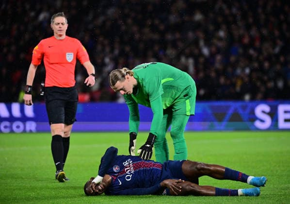 FOOTBALL : PSG vs Rennes - Ligue 1 - 06 12 2025 Matvey Safonov ( 39 - PSG ) and William Joel Tenorio Pacho ( 51 - PSG ) during the Ligue 1 match between Paris Saint Germain and Stade Rennais at Parc Des Princes on December 06 , 2025 in Paris, France. ( Photo by Federico Pestellini PsnewZ ) ParisFrance  Copyright: xFedericoxPestellinix