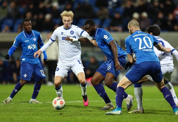 06 12 2025, Soccer 2 Bundesliga, SV Darmstadt 98 Karlsruher SC, emonline, emspor, despor, v l , Leon Opitz Karlsruher SC , Patric Pfeiffer SV Darmstadt 98 DFL DFB REGULATIONS PROHIBIT ANY USE OF PHOTOGRAPHS AS IMAGE SEQUENCES AND OR QUASI VIDEO xdcx Copyright: HMBxMedia Claus