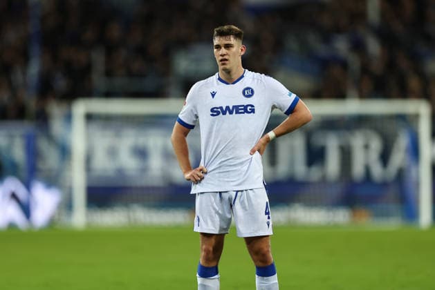 06 12 2025, Soccer 2 Bundesliga, SV Darmstadt 98 Karlsruher SC, emonline, emspor, despor, v l , Marcel Beifus Karlsruher SC enttaeuscht, enttaeuscht Blickend, dissapointed, traurig, frustiert, frust, gefrustet, frustrated DFL DFB REGULATIONS PROHIBIT ANY USE OF PHOTOGRAPHS AS IMAGE SEQUENCES AND OR QUASI VIDEO xdcx Copyright: HMBxMedia Claus