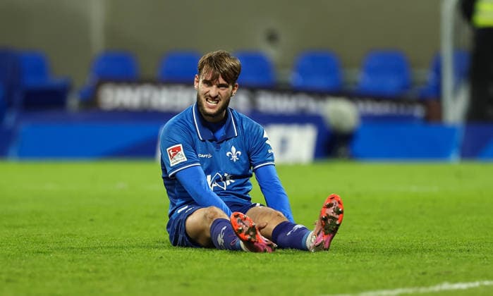 06 12 2025, Soccer 2 Bundesliga, SV Darmstadt 98 Karlsruher SC, emonline, emspor, despor, v l , Killian Corredor SV Darmstadt 98 enttaeuscht, enttaeuscht Blickend, dissapointed, traurig, frustiert, frust, gefrustet, frustrated DFL DFB REGULATIONS PROHIBIT ANY USE OF PHOTOGRAPHS AS IMAGE SEQUENCES AND OR QUASI VIDEO xdcx Copyright: HMBxMedia Claus