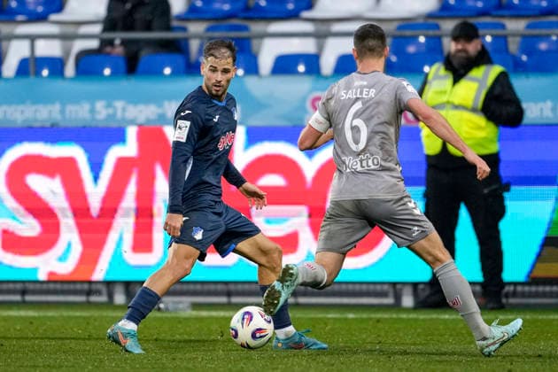 v li Luka Djuric Duric, TSG II, 10 , Benedikt Saller Regensburg, 6 , duel, duel, duel, tackle, tackling, dynamics, action, action, 06 12 2025, Sinsheim Germany , Football, 3 Liga, TSG 1899 Hoffenheim II SSV Jahn Regensburg, DFB DFL REGULATIONS PROHIBIT ANY USE OF PHOTOGRAPHS AS IMAGE SEQUENCES AND OR QUASI VIDEO xozx