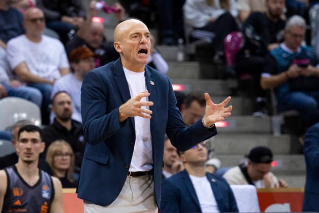 Head Coach Rodrigo PASTORE CHE, mi will zupacken, gesture with the hands, gesture, excited, single image final score 86 82, Basketball 1 Bundesliga Telekom Baskets Bonn NINERS Chemnitz BON vs CHE Main Round 9 Matchday, in T E L E C O M D O M E, on 06 12 2025, Â