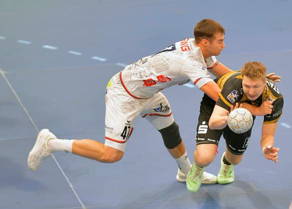 06 12 2025, Dresdens Ivar Stavast and Hüttenbergs Danil Dyatlov, Handball, 2 Bundesliga, HC Elbflorenz Dresden TV Hüttenberg, c Dresden
