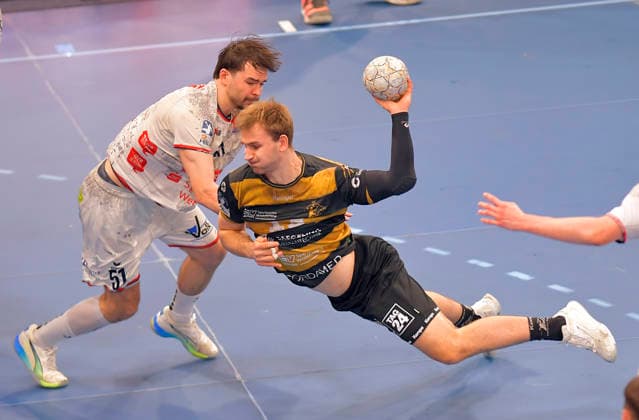 06 12 2025, Dresdens Anton Preußner and Hüttenbergs Hendrik Schreiber, Handball, 2 Bundesliga, HC Elbflorenz Dresden TV Hüttenberg, c Dresden