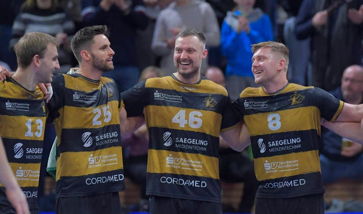 06 12 2025, Dresden celebrates the victory, f l Dresdens Anton Preußner, Dresdens Sebastian Greß, Dresdens Jonas Thümmler, Dresdens Viktor Petersen Norberg, Handball, 2 Bundesliga, HC Elbflorenz Dresden TV Hüttenberg, c Dresden