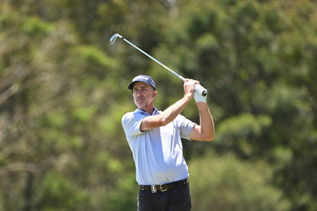 GOLF AUSTRALIAN OPEN, Geoff Ogilvy of Australia plays a shot on the 18th hole during round four of the Australian Open Golf tournament at the Royal Melbourne Golf Club in Melbourne, Sunday, December 7, 2025. ( NO ARCHIVING, EDITORIAL USE ONLY MELBOURNE VICTORIA AUSTRALIA  Copyright: xJAMESxROSSx 20251207142957515927