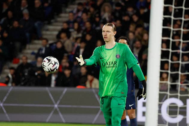 French League One - PSG vs Rennes - Paris PSG’s Matvey Safonov during the 2025-26 French soccer League One game, PSG vs Rennes In Parc des Princes Stadium, Paris, France on December 6th 2025. Photo by Henri Szwarc ABACAPRESS.COM Paris France  Copyright: xSzwarcxHenri ABACAx