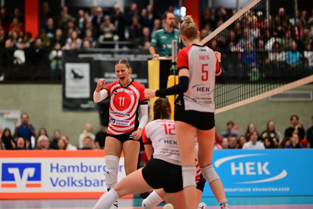 Volleyball I Women I Season 2025 2026 I Bundesliga I 8 Matchday I ETV Hamburger Volksbank Volleys Binder Blaubären TSV Flacht I 06 12 2025 Cheers, excitement, enthusiasm, euphoria, joy, happiness, cheerfulness at Svea Frobel 11, ETV Hamburger Volksbank Volleys Hamburg ETV Sporthalle Hoheluft Hamburg Germany Copyright: xLobeca FelixxSchlikisx