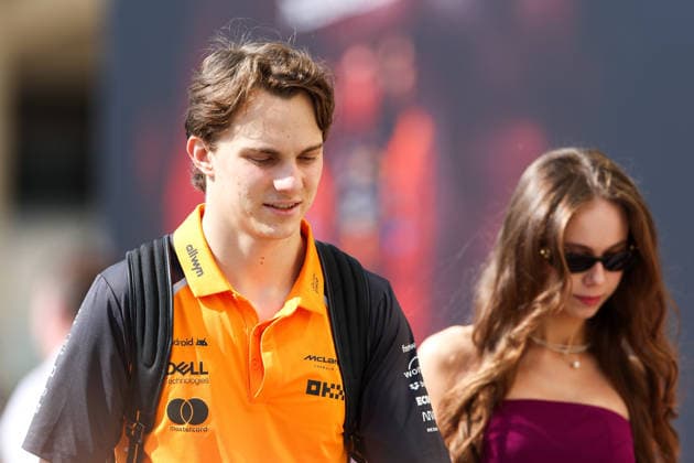 Oscar Piastri of Australia and McLaren and Lily Zneimer , Race, F1 Grand Prix of Abu Dhabi, on 07 December 2025 in Abu Dhabi, United Arab Emirates Photo by Diogo Cardoso DeFodi Images Oscar Piastri of Australia and McLaren and Lily Zneimer , Race, F1 Grand Prix of Abu Dhabi, Yas Marina Circuit on December 7, 2025 in Abu Dhabi, United Arab Emirates Photo by Diogo Cardoso DeFodi Images