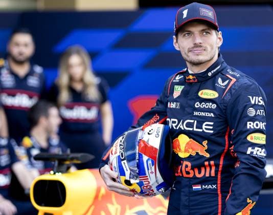 ABU DHABI - Max Verstappen (Red Bull Racing) during a team photo at the Yas Marina Circuit prior to the Abu Dhabi Grand Prix. ANP SANDER KONING xVIxANPxSportx xxANPxIVx 544153506 originalFilename: 544153506.jpg