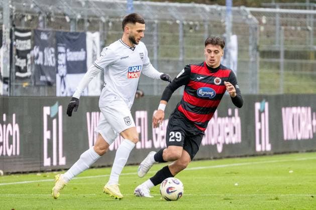 06 12 25, Soccer 3 Liga, Season 2025 2026, Matchday 17, Viktoria Koeln SSV Ulm 1846 at Sportpark Hoehenberg duel between Leon Dajaku SSV Ulm 1846, 43 and Leander Popp Viktoria Koeln, 29 Important notice According to the regulations of the DFL German Football League and the DFB German Football Association, it is prohibited, to utilize or have utilized photographs taken in the stadium and or of the match in the form of sequential images and or video-like photo series Foto Kirchner Media Thomas Haesler Copyright: xKirchner-Media ThomasxHaeslerx