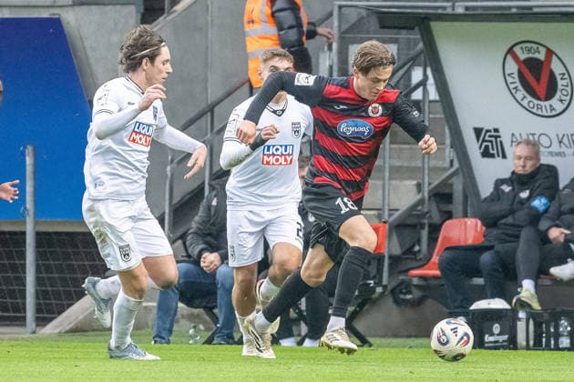 06 12 25, Soccer 3 Liga, Season 2025 2026, Matchday 17, Viktoria Koeln SSV Ulm 1846 at Sportpark Hoehenberg duel between Max Brandt SSV Ulm 1846, 23 and Tim Kloss Viktoria Koeln, 18 Important note According to the regulations of the DFL German Football League and the DFB German Football Association, it is prohibited, to utilize or have utilized photographs taken in the stadium and or of the match in the form of sequential images and or video-like photo series Foto Kirchner Media Thomas Haesler Copyright: xKirchner-Media ThomasxHaeslerx