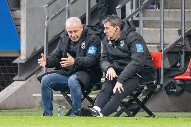 06 12 25, Soccer 3 Liga, Season 2025 2026, Matchday 17, Viktoria Koeln SSV Ulm 1846 at Sportpark Hoehenberg Oliver Unsoeld SSV Ulm 1846, Co Coach in conversation with Pavel Dotchev SSV Ulm 1846, Coach Important note According to the regulations of the DFL German Football League and the DFB German Football Association, it is prohibited, to utilize or have utilized photographs taken in the stadium and or of the match in the form of sequential images and or video-like photo series Foto Kirchner Media Thomas Haesler Copyright: xKirchner-Media ThomasxHaeslerx