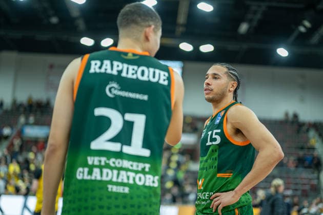 Evans Rapieque VET CONCEPT Gladiators Trier, 21 , Jordan Roland VET CONCEPT Gladiators Trier, 15 , GER, MHP RIESEN Ludwigsburg vs VET CONCEPT Gladiators Trier, easycredit BBL, Basketball, Bundesliga, 9 Matchday, Season 2025 2026, 06 12 2025, GER, MHP RIESEN Ludwigsburg vs VET CONCEPT Gladiators Trier, easycredit BBL, Basketball, Bundesliga, 9 Matchday, Season 2025 2026, 06 12 2025 Ludwigsburg Copyright: xEibner-Pressefoto SaschaxWaltherx EP_EER