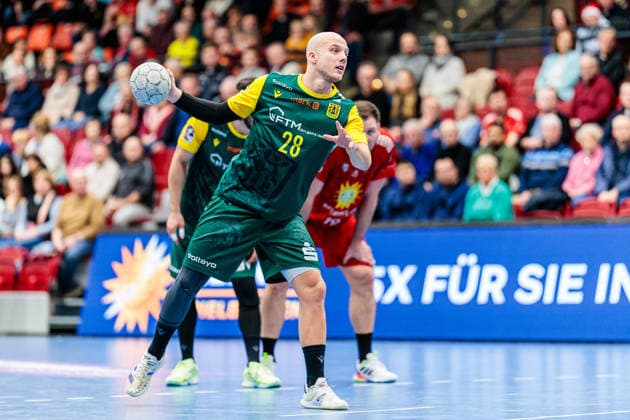 Hakon Dadi Styrmisson VfL Eintracht Hagen, 28 on seven-meter 7-meter throw GER, TuS N Luebbecke vs VfL Eintracht Hagen, Handball, 2 Bundesliga, Matchday 14, Season 2025 2026, 06 12 2025 GER, TuS N Luebbecke vs VfL Eintracht Hagen, Handball, 2 Bundesliga, Matchday 14, Season 2025 2026, 06 12 2025 Luebbecke Copyright: xEibner-Pressefoto JanxRollingerx EP_JSK