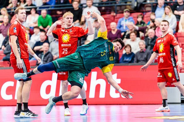 v l Jacob Lundahl TuS N Luebbecke, 17 , Henri Pabst TuS N Luebbecke, 25 , Philip Jungemann VfL Eintracht Hagen, 25 GER, TuS N Luebbecke vs VfL Eintracht Hagen, Handball, 2 Bundesliga, 14 Matchday, Season 2025 2026, 06 12 2025 GER, TuS N Luebbecke vs VfL Eintracht Hagen, Handball, 2 Bundesliga, 14 Matchday, Season 2025 2026, 06 12 2025 Luebbecke Copyright: xEibner-Pressefoto JanxRollingerx EP_JSK