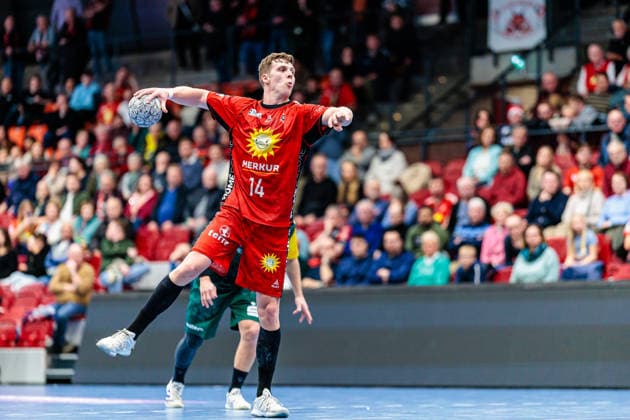Alexander Schulze TuS N Luebbecke, 14 on seven-meter 7-meter throw GER, TuS N Luebbecke vs VfL Eintracht Hagen, Handball, 2 Bundesliga, Matchday 14, Season 2025 2026, 06 12 2025 GER, TuS N Luebbecke vs VfL Eintracht Hagen, Handball, 2 Bundesliga, Matchday 14, Season 2025 2026, 06 12 2025 Luebbecke Copyright: xEibner-Pressefoto JanxRollingerx EP_JSK