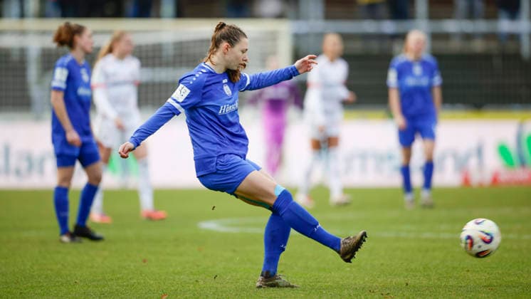 07 12 2025, Hänsch Arena, Meppen, GER, SVM Frauen 2 Frauen Bundesliga SV Meppen vs Bayern München II, Sarah Hagg SV Meppen 12 DFL REGULATIONS PROHIBIT ANY USE OF PHOTOGRAPHS AS IMAGE SEQUENCES AND OR QUASI VIDEO Meppen Lower Saxony Germany Hänsch Arena