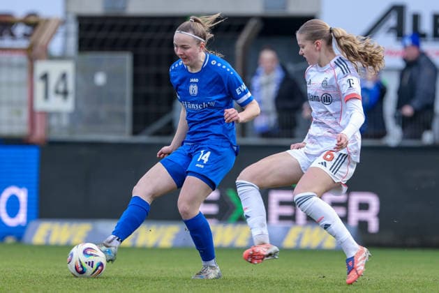 from left Bente Bode SV Meppen, 14 and Marie Gmeineder FC Bayern München II, 6 in a duel, dynamic, action, action, game scene, THE DFB REGULATIONS PROHIBIT ANY USE OF PHOTOGRAPHS AS IMAGE SEQUENCES AND OR QUASI VIDEO , 07 12 2025, Meppen Germany , Football, 2 Womens Bundesliga, SV Meppen FC Bayern München II xobx