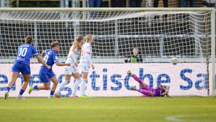 07 12 2025, Hänsch Arena, Meppen, GER, SVM Frauen 2 Frauen Bundesliga SV Meppen vs Bayern München II, Lea Mauly SV Meppen 19 scores to 1 1 DFL REGULATIONS PROHIBIT ANY USE OF PHOTOGRAPHS AS IMAGE SEQUENCES AND OR QUASI VIDEO Meppen Lower Saxony Germany Hänsch Arena