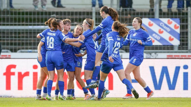 07 12 2025, Hänsch Arena, Meppen, GER, SVM Frauen 2 Frauen Bundesliga SV Meppen vs Bayern München II, cheering after 1 1 goal by Lea Mauly SV Meppen 19 , 3 v l , half covered DFL REGULATIONS PROHIBIT ANY USE OF PHOTOGRAPHS AS IMAGE SEQUENCES AND OR QUASI VIDEO Meppen Niedersachsen Germany Hänsch Arena