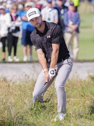 December 7, 2025, Melbourne, Victoria, Australia: Rasmus Neergaard-Petersen of Denmark hits out of the rough on the 18th hole during the final round of the 2025 Crown Australian Open at The Royal Melbourne Golf Club in Melbourne, Victoria, Australia. Melbourne Australia - ZUMAl303 20251207_aaf_l303_061 Copyright: xSydneyxLowx