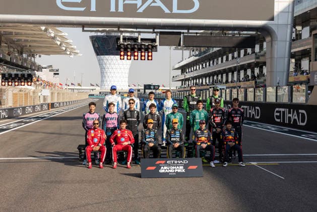 Formula 1 Etihad Airways Abu Dhabi Grand Prix 2025 Alexis Perrin OVERTAKE MAXPPP - Abu Dhabi 07 12 2025 All the drivers for the drivers picture of the end of the year at the Formula 1 Etihad Airways Abu Dhabi Grand Prix 2025, the 24th round of the 2025 FIA Formula 1 World Championship, WM, Weltmeisterschaft at Yas Marina Circuit in Abu Dhabi, United Arab Emirates, from 4 to 7 December 2025 Abu Dhabi Yas Marina Circuit United Arab Emirates  Copyright: xOVERTAKE MAXPPPxAlexisxPerrinx OVT202512079863 OVT202512079863